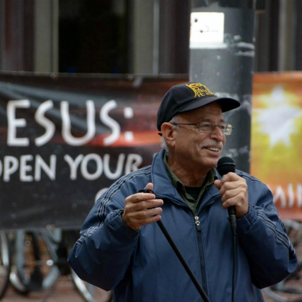 LARRY PREACHES IN DOWNTOWN BERKELEY.